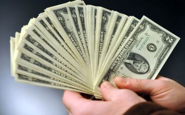 بازار ارز در وضعیت انتظاری/ قیمت دلار کاهشی می‌شود؟