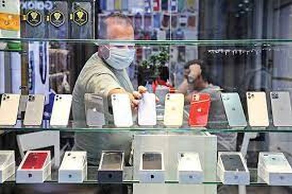 بانک مرکزی توپ واردات موبایل را به زمین وزارت صمت انداخت