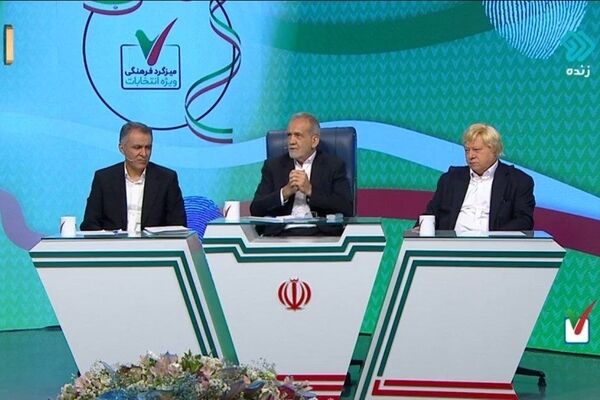 تنش در میزگرد فرهنگی صداوسیما / مشاور پزشکیان برنامه را ترک کرد