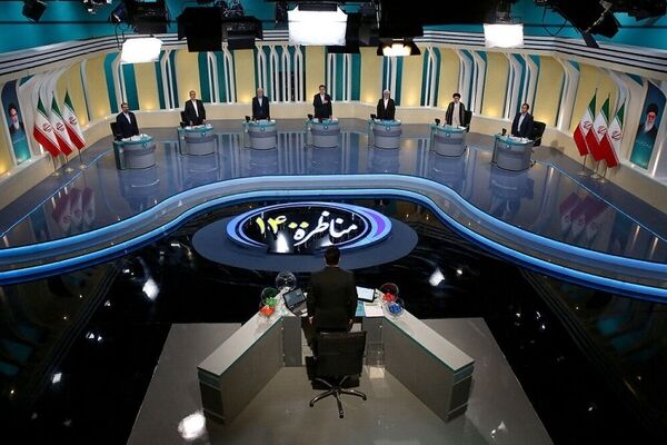 قاضی زاده هاشمی: باید یک بازار رسمی ارز راه بیندازیم/ارز ترجیحی را حذف کنیم