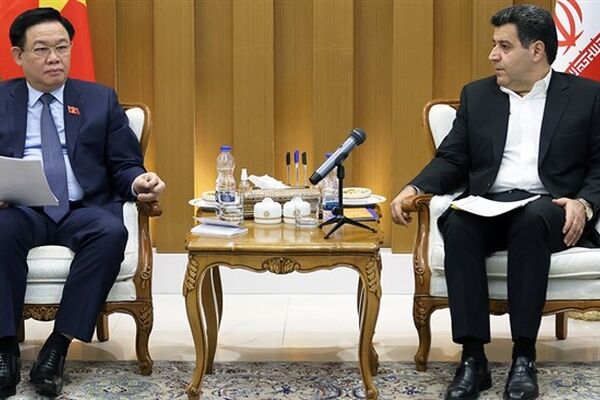 چالش‌های تجار ایرانی روی میز مذاکره سلاح ورزی و  «وونگ»
