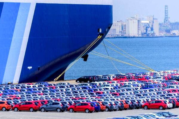 تناقض بزرگ «ارز نداریم» با ثبت سفارش خودرو وارداتی