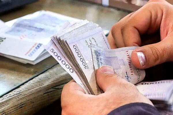 کارمندان بخوانند/افزایش 40درصدی حقوق کارکنان دولت قطعی شد
