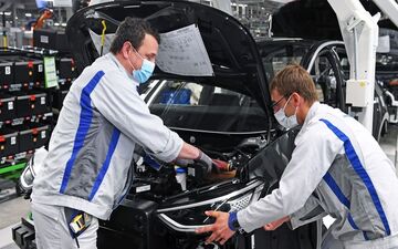 آیا هوش مصنوعی کمبود نیروی متخصص را جبران می‌کند؟