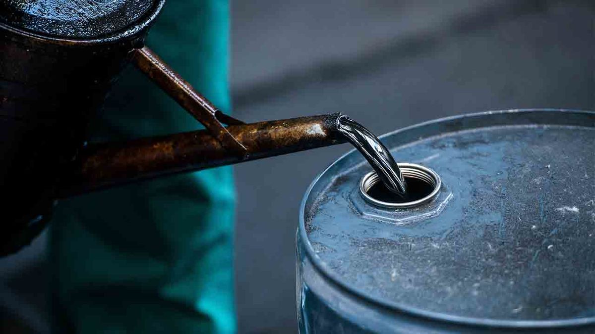 مدیرعامل شرکت ملی نفت ایران از عرضه نفت در بورس تهران خبر داد